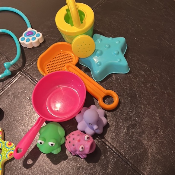 Bundle: Alex Fishing In The Tub Toy, Summer Sand Fun Toys and More - Picture 4 of 12